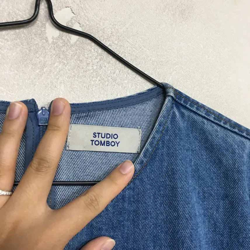 [SOLD OUT] 24 스튜디오톰보이 오버핏 데님 원피스 F