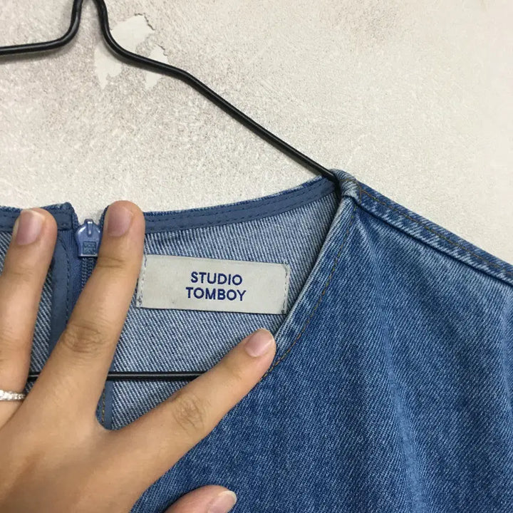 [SOLD OUT] 24 스튜디오톰보이 오버핏 데님 원피스 F