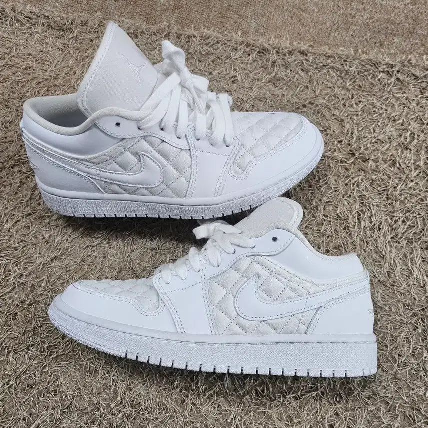 [BUNJANG] Nike Air Jordan 1 Low Quilted Triple White Sneakers / 나이키 조던1 로우 퀄티드 트리플 스니커즈