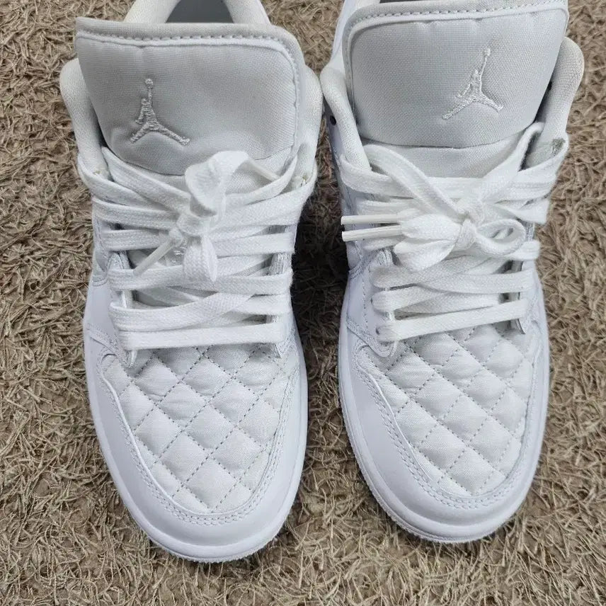 [BUNJANG] Nike Air Jordan 1 Low Quilted Triple White Sneakers / 나이키 조던1 로우 퀄티드 트리플 스니커즈