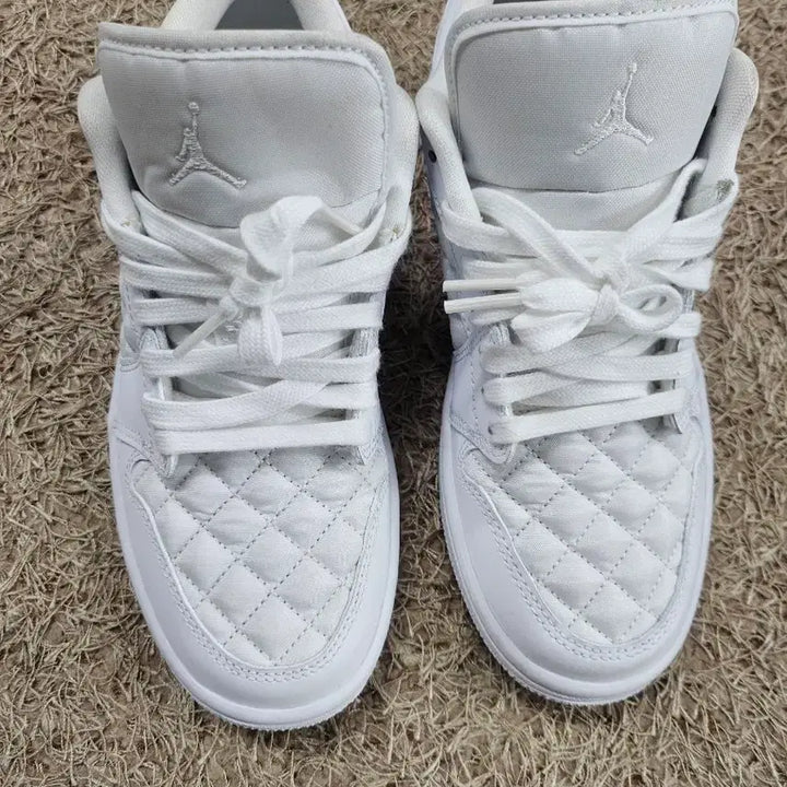 [BUNJANG] Nike Air Jordan 1 Low Quilted Triple White Sneakers / 나이키 조던1 로우 퀄티드 트리플 스니커즈