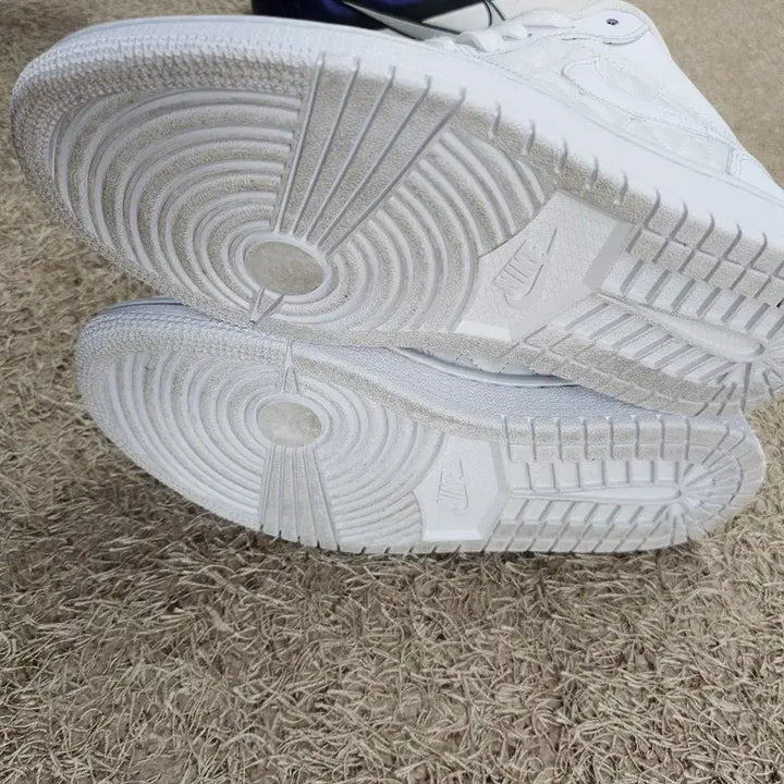 [BUNJANG] Nike Air Jordan 1 Low Quilted Triple White Sneakers / 나이키 조던1 로우 퀄티드 트리플 스니커즈
