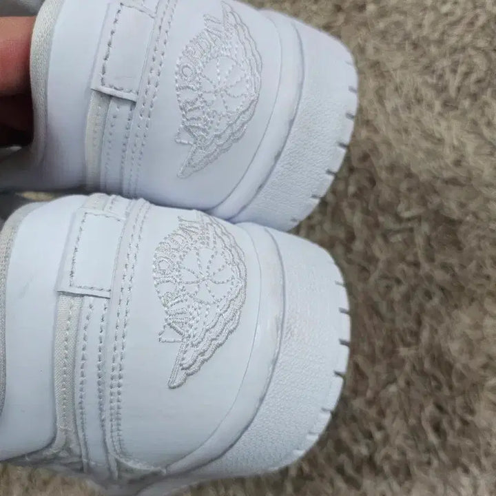 [BUNJANG] Nike Air Jordan 1 Low Quilted Triple White Sneakers / 나이키 조던1 로우 퀄티드 트리플 스니커즈