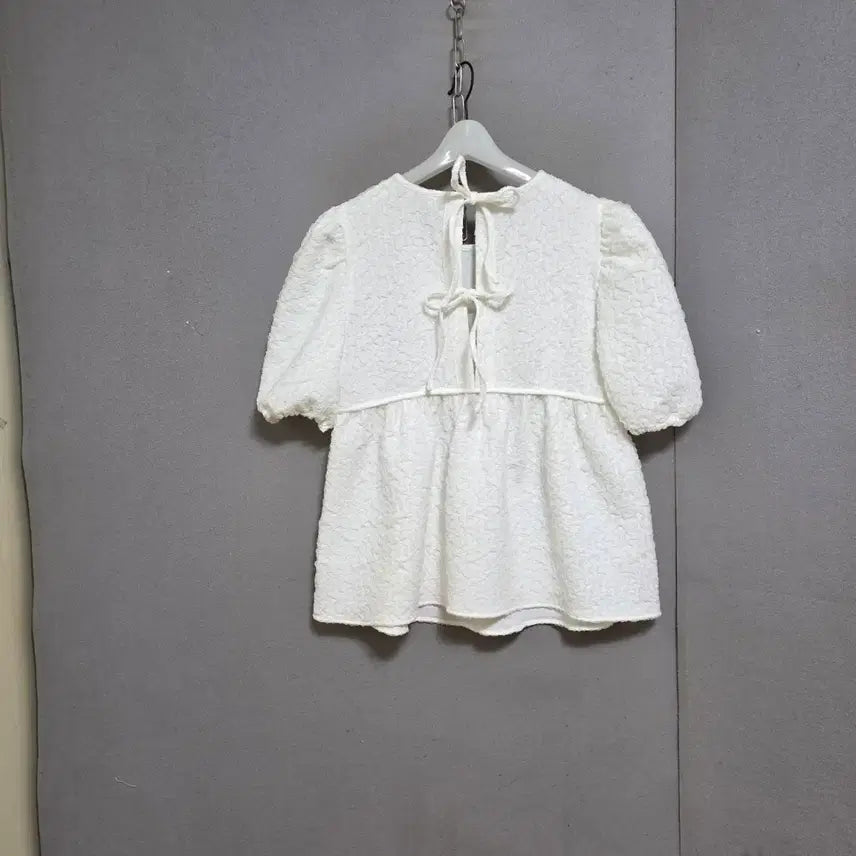 [BUNJANG] Voca Vaca White Blouse M / 보카바카 신축성있는 화이트 블라우스 M  n3150
