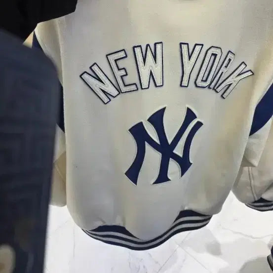 [SOLD OUT] MLB 시그니처 바시티자켓 품절상품 신상품 새상품 저렴히판매해요