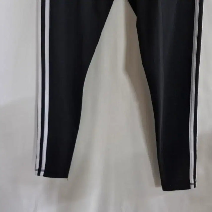 [BUNJANG] Adidas Coolmax Puremotion Three-Stripe Leggings Black / 아디다스 쿨맥스 퓨어모션 삼선 레깅스 블랙