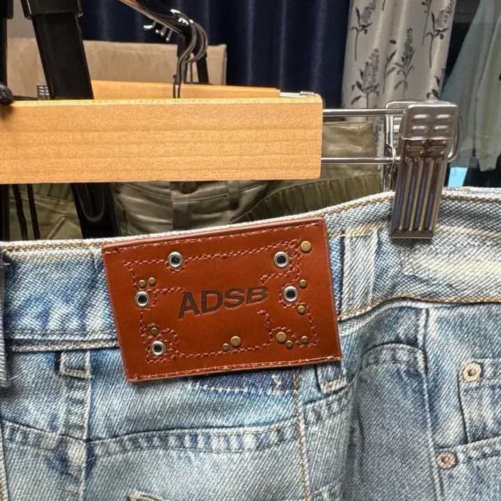 [BUNJANG] Andersson Bell Cargo Pants / 앤더슨벨 포데님 &amp; 스크레치 레더 프린트 카고 팬츠 32