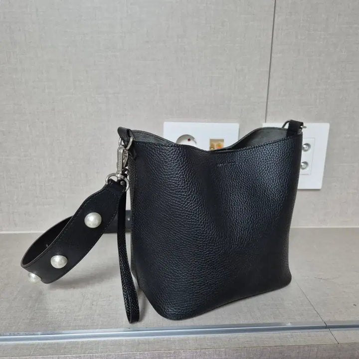 [BUNJANG] Kind Kapoor Shoulder Bag Black / 카인드카푸어 가방 숄더백 블랙