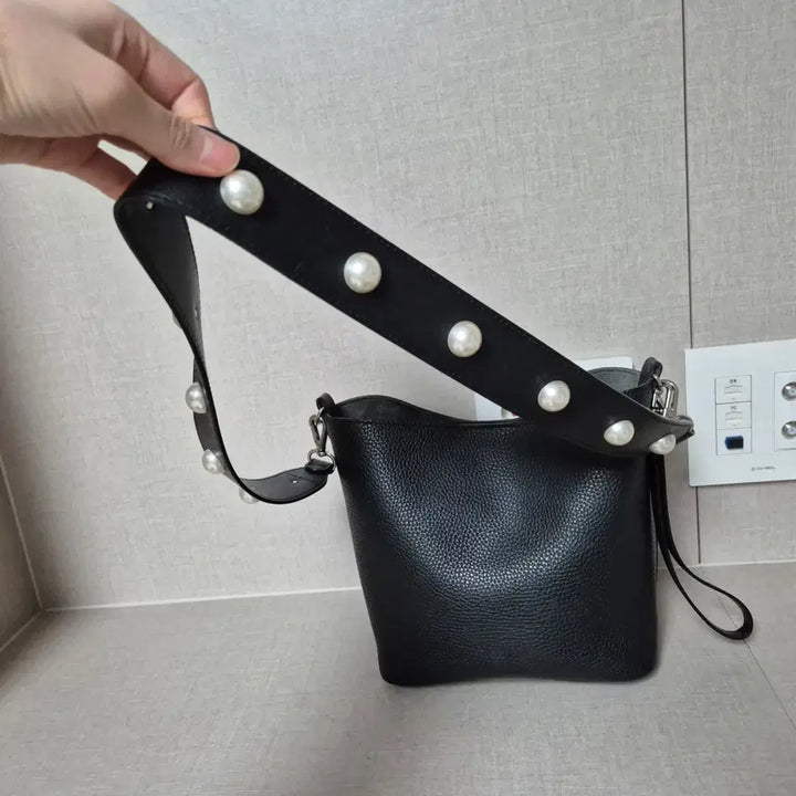 [BUNJANG] Kind Kapoor Shoulder Bag Black / 카인드카푸어 가방 숄더백 블랙
