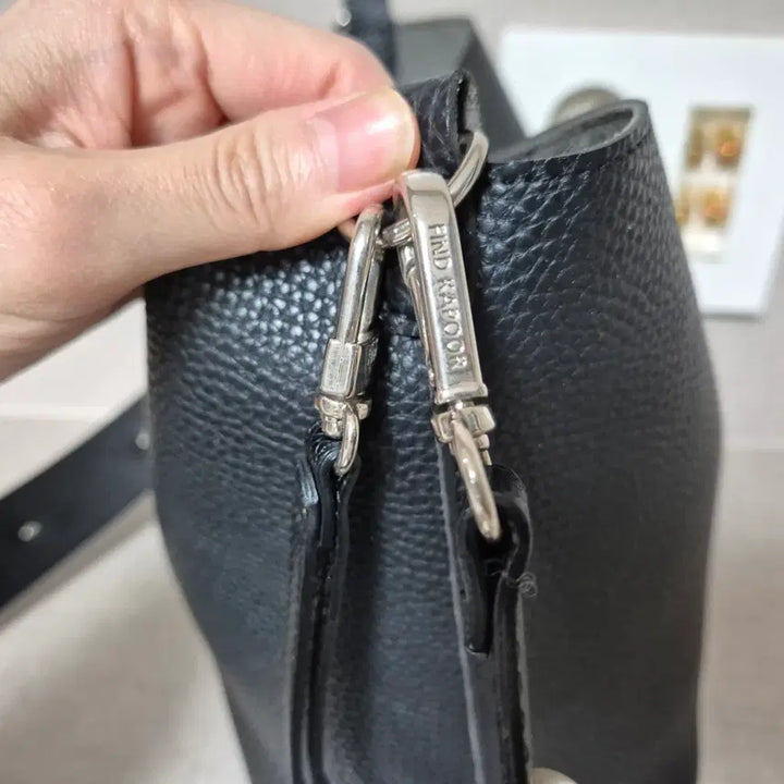 [BUNJANG] Kind Kapoor Shoulder Bag Black / 카인드카푸어 가방 숄더백 블랙