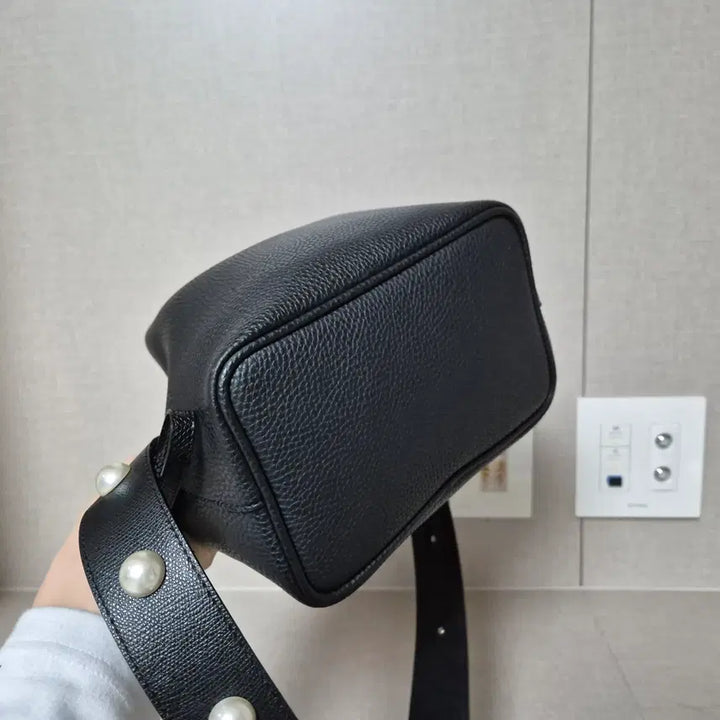 [BUNJANG] Kind Kapoor Shoulder Bag Black / 카인드카푸어 가방 숄더백 블랙