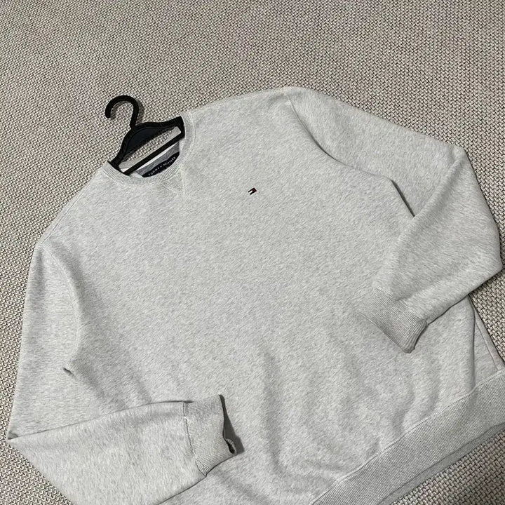 [BUNJANG] Tommy Hilfiger Fleece Lined Crewneck Sweatshirt / L 타미힐피거 기모 라운드 맨투맨 B.6748