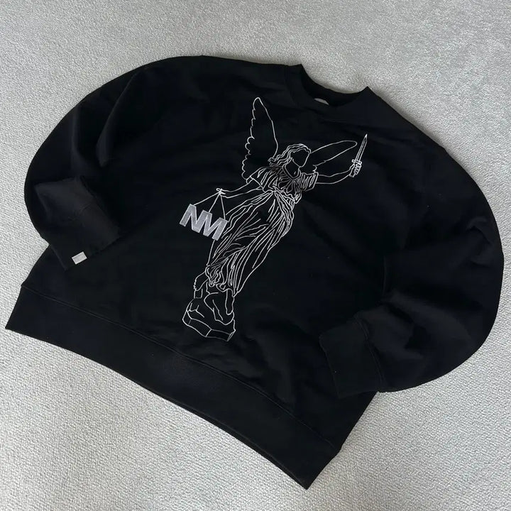 [BUNJANG] NoManual Black Fleece Sweatshirt (Size M) / 노메뉴얼 블랙 기모 맨투맨 티셔츠 m