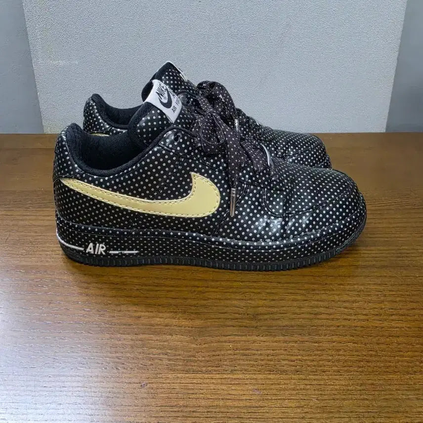 [BUNJANG] Nike Air Force 1 Low Black Dot Gold Swoosh Sneakers / 나이키 에어포스1 로우 블랙 도트 골드 스우시