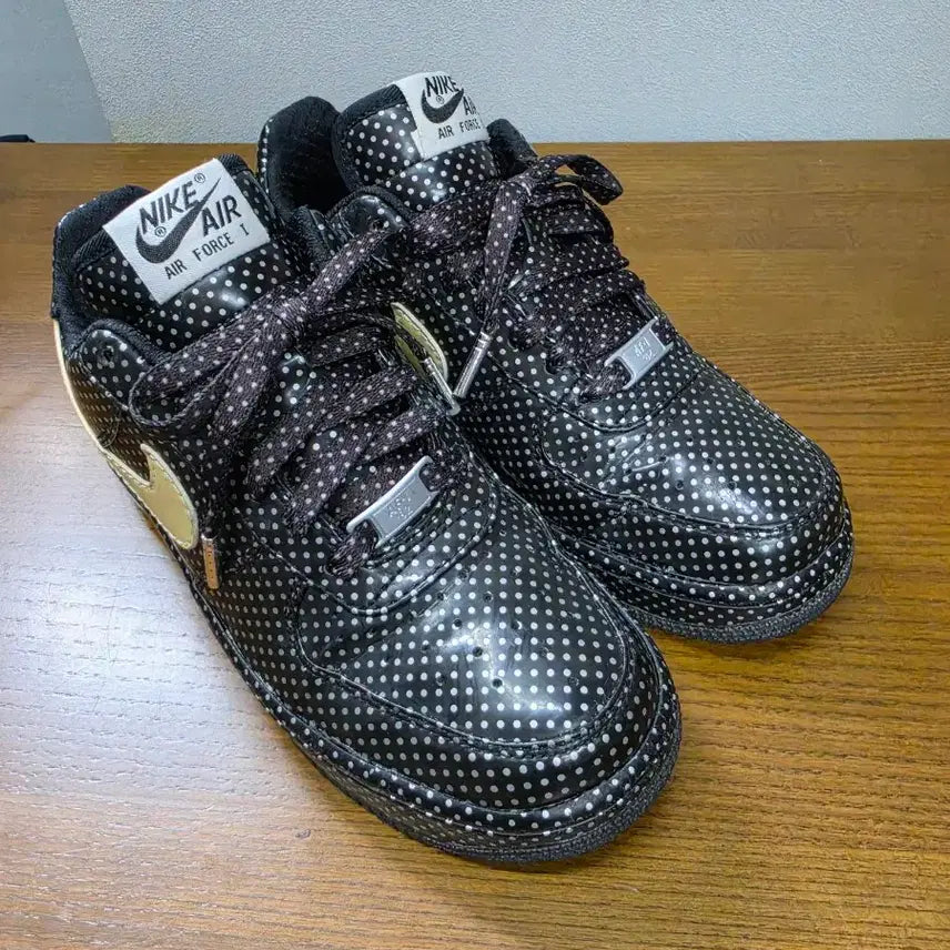 [BUNJANG] Nike Air Force 1 Low Black Dot Gold Swoosh Sneakers / 나이키 에어포스1 로우 블랙 도트 골드 스우시