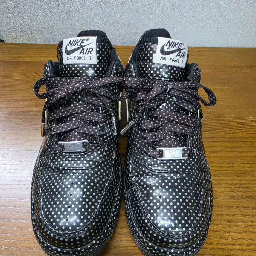 [BUNJANG] Nike Air Force 1 Low Black Dot Gold Swoosh Sneakers / 나이키 에어포스1 로우 블랙 도트 골드 스우시