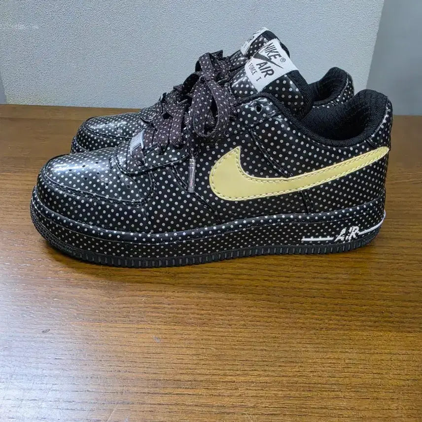 [BUNJANG] Nike Air Force 1 Low Black Dot Gold Swoosh Sneakers / 나이키 에어포스1 로우 블랙 도트 골드 스우시
