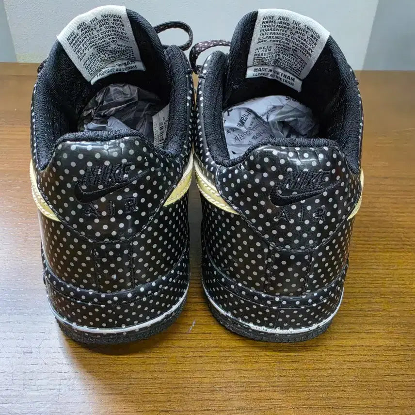 [BUNJANG] Nike Air Force 1 Low Black Dot Gold Swoosh Sneakers / 나이키 에어포스1 로우 블랙 도트 골드 스우시