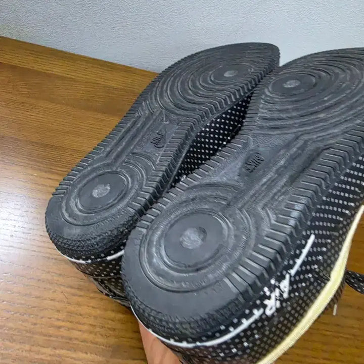 [BUNJANG] Nike Air Force 1 Low Black Dot Gold Swoosh Sneakers / 나이키 에어포스1 로우 블랙 도트 골드 스우시