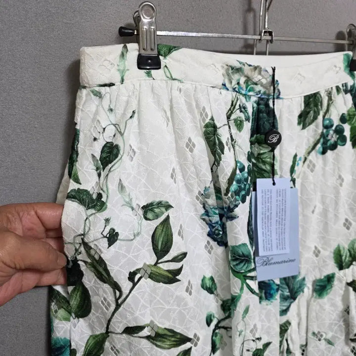 [BUNJANG] Blumarine Unbalanced Floral Skirt - L / 블루마린 언바란스 플라워 스커트 L  n3155  미착용제품