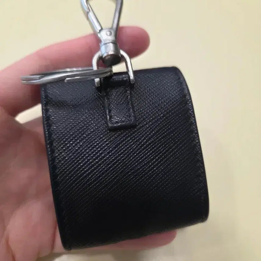 [BUNJANG] Prada Black Airpods Case Keyring / 프라다 블랙 에어팟 케이스 키링