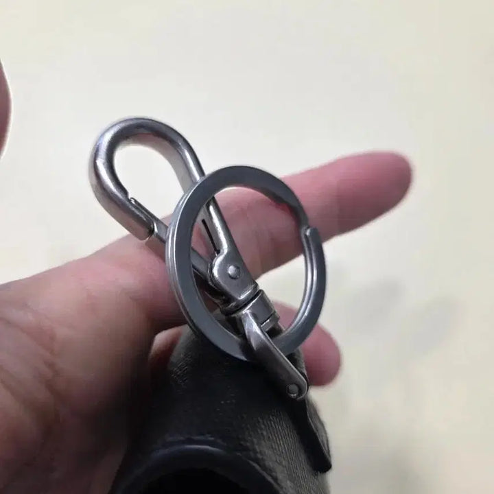 [BUNJANG] Prada Black Airpods Case Keyring / 프라다 블랙 에어팟 케이스 키링