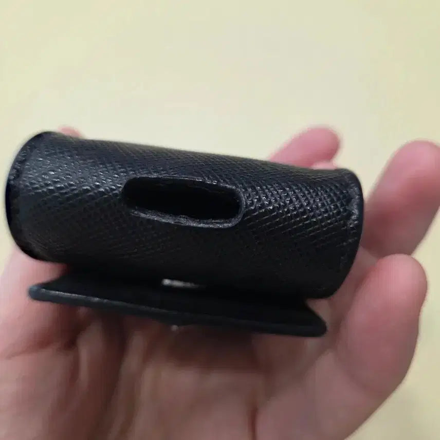 [BUNJANG] Prada Black Airpods Case Keyring / 프라다 블랙 에어팟 케이스 키링