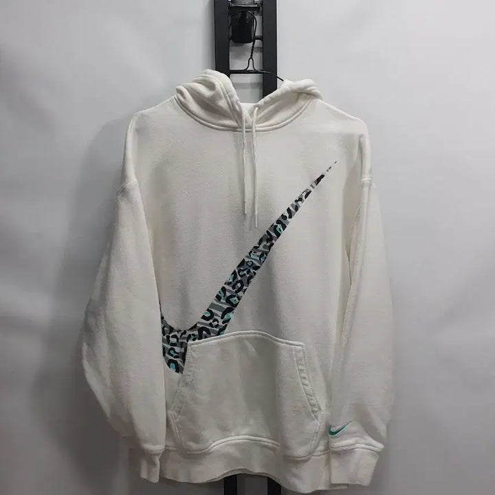 [BUNJANG] Nike Big Swoosh Leopard Fleece Hoodie (White) - S / 나이키 후드티 빅스우시 레오파드 기모 화이트 s