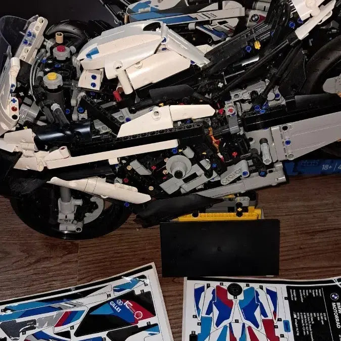 [BUNJANG] Lego Technic BMW M 1000 RR Set / 레고 테크닉 BMW M 1000 RR 스티커 포함