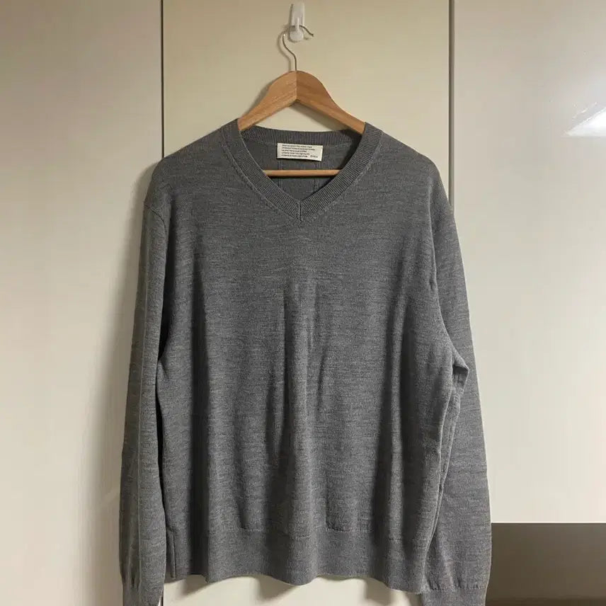 [BUNJANG] Divein V-Neck Knit Sweater / 다이브인 브이넥 니트 2