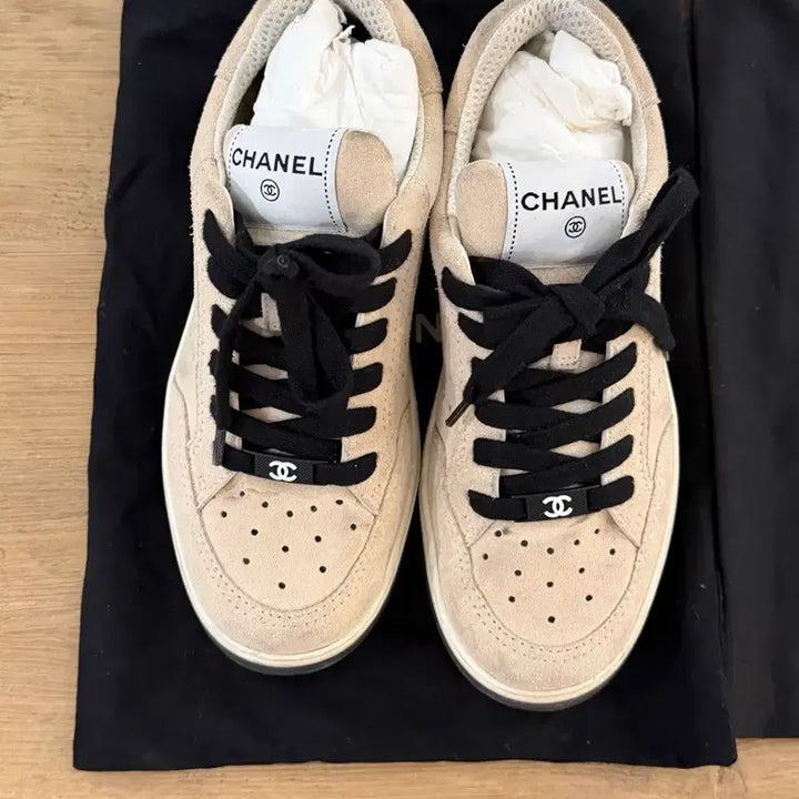 [BUNJANG] Chanel Sneakers Beige / 샤넬 운동화 235