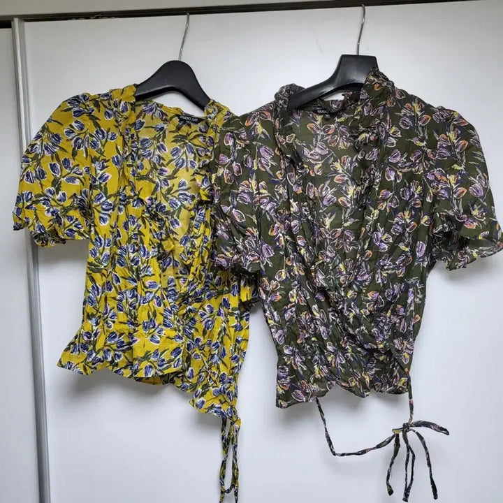 [BUNJANG] Studio Lab Flower Wrap Blouse Bundle Set / 스튜디오랩 플라워 랩 블라우스 2벌 일괄