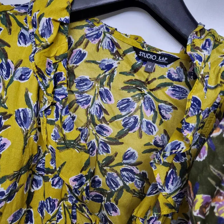 [BUNJANG] Studio Lab Flower Wrap Blouse Bundle Set / 스튜디오랩 플라워 랩 블라우스 2벌 일괄