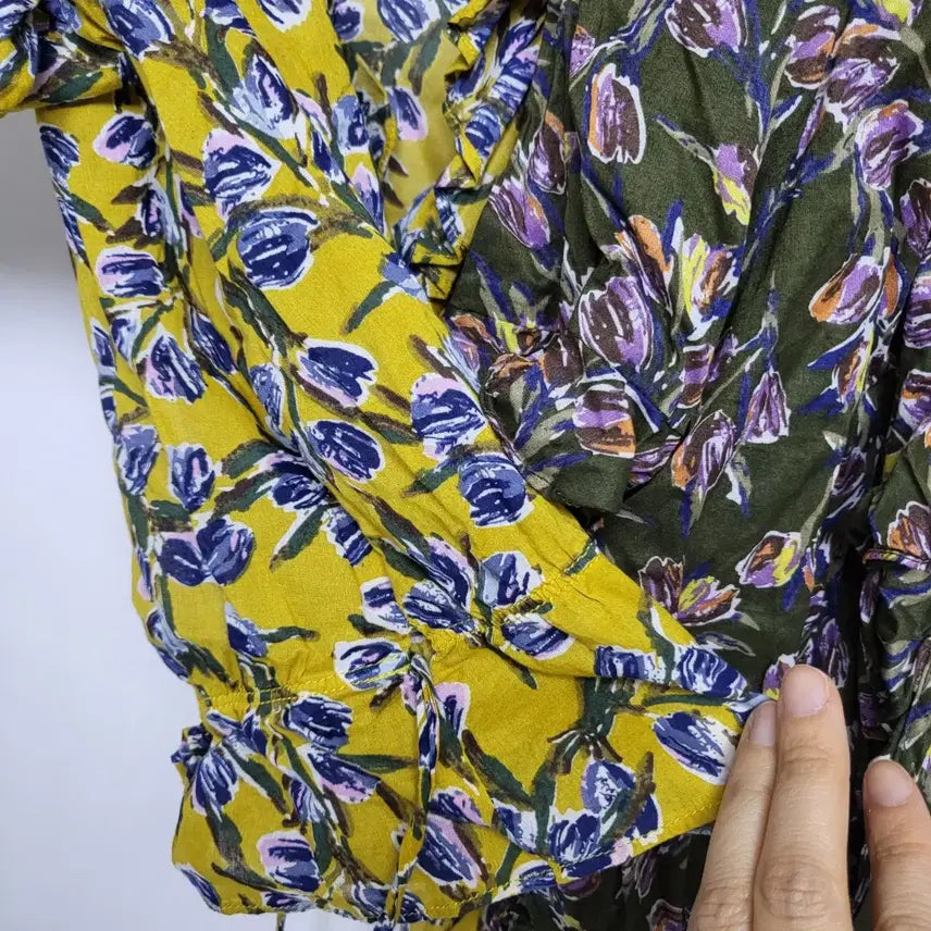 [BUNJANG] Studio Lab Flower Wrap Blouse Bundle Set / 스튜디오랩 플라워 랩 블라우스 2벌 일괄