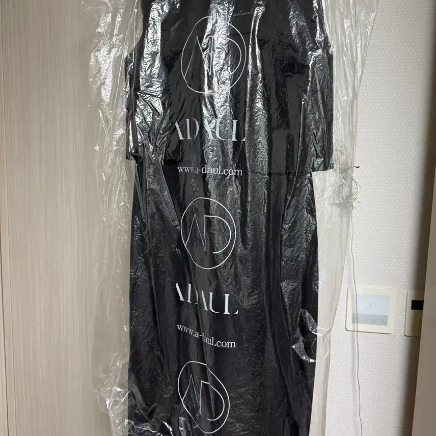 [SOLD OUT] 어다울 페블 실버 버튼 스퀘어 베스트 원피스 세트