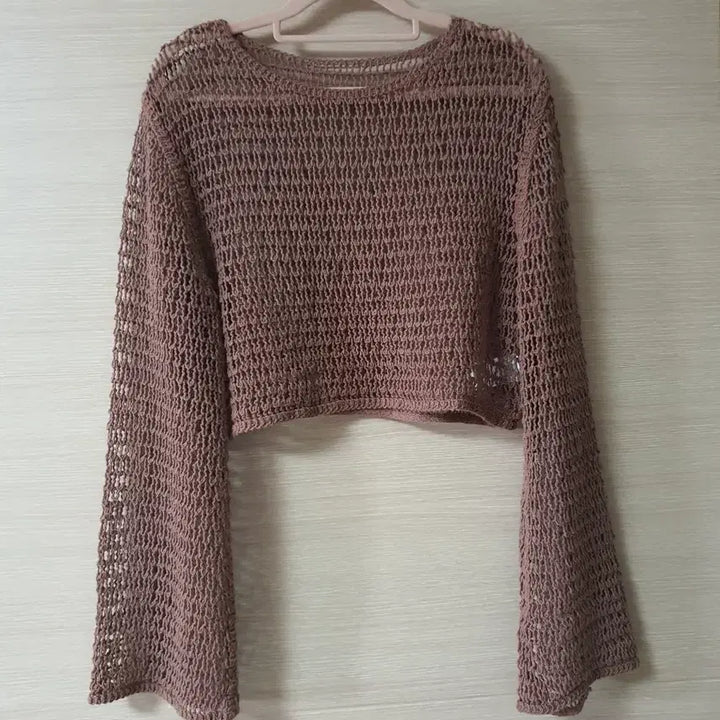 [BUNJANG] Ifne Brown Punching Knit Crop Top / 니트 크롭 긴팔 브라운 펀칭 탑