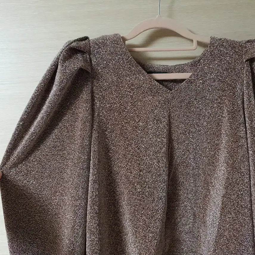[BUNJANG] Puff Sleeve Pink Gold V-Neck T-Shirt / 퍼프  핑크골드 티셔츠