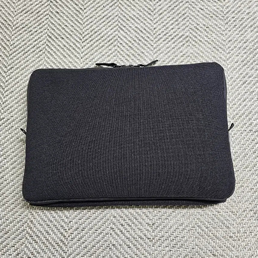 [BUNJANG] Stone Island Reflective Clutch / 스톤아일랜드 리플렉티브 클러치