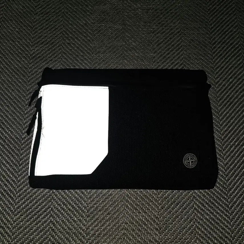 [BUNJANG] Stone Island Reflective Clutch / 스톤아일랜드 리플렉티브 클러치