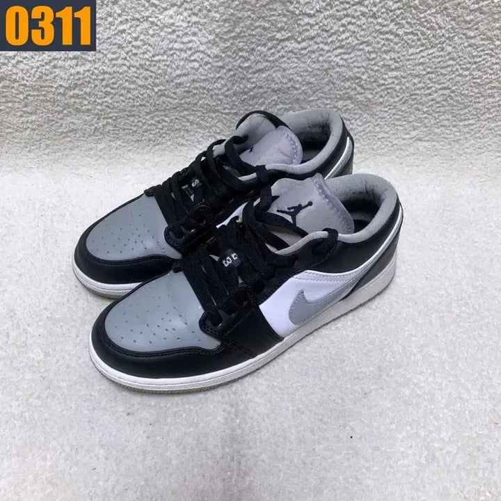 [BUNJANG] Nike Jordan 1 Low Light Smoke Grey Sneakers / [240] 나이키 조던1 로우 라이트 스모크 그레이 여성신발 스니커즈