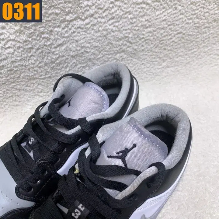 [BUNJANG] Nike Jordan 1 Low Light Smoke Grey Sneakers / [240] 나이키 조던1 로우 라이트 스모크 그레이 여성신발 스니커즈