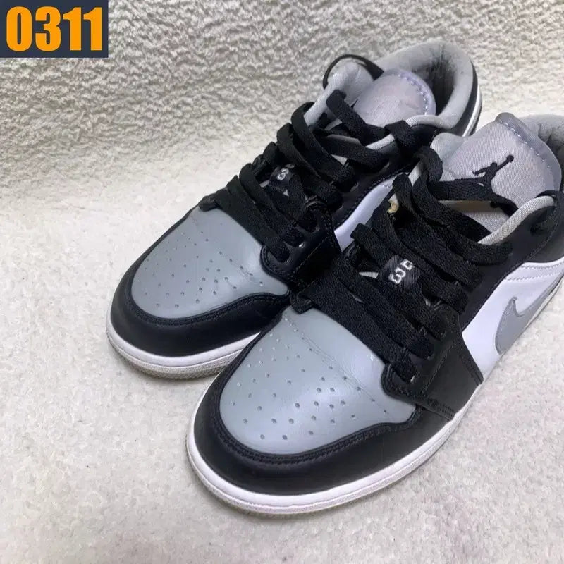 [BUNJANG] Nike Jordan 1 Low Light Smoke Grey Sneakers / [240] 나이키 조던1 로우 라이트 스모크 그레이 여성신발 스니커즈