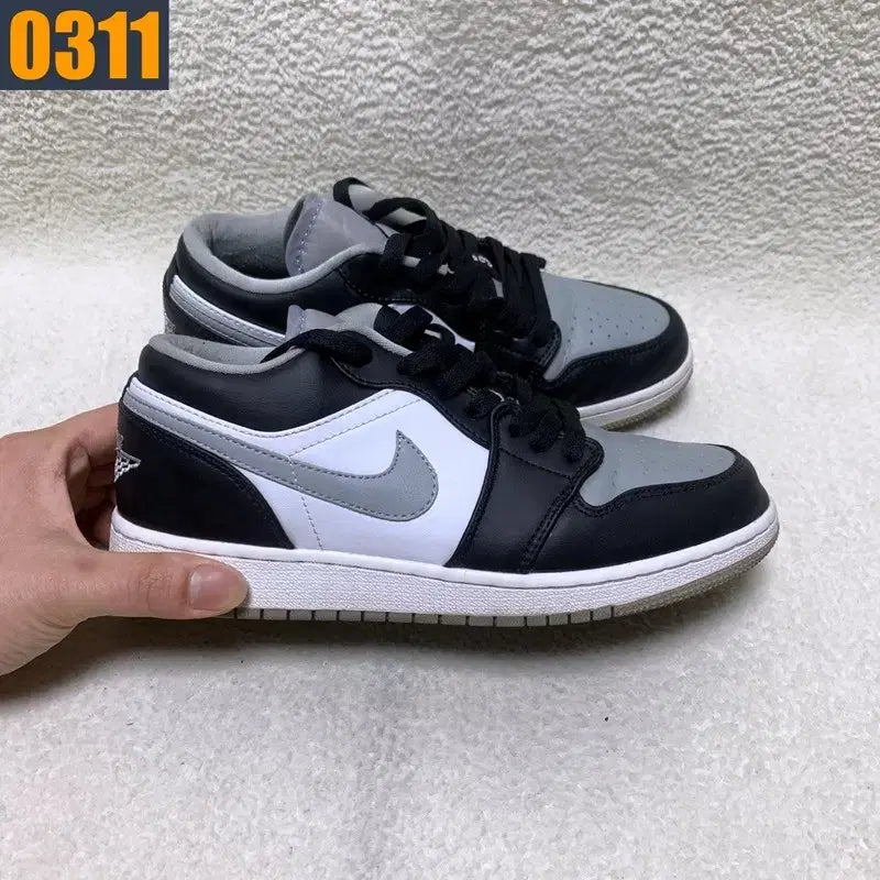 [BUNJANG] Nike Jordan 1 Low Light Smoke Grey Sneakers / [240] 나이키 조던1 로우 라이트 스모크 그레이 여성신발 스니커즈