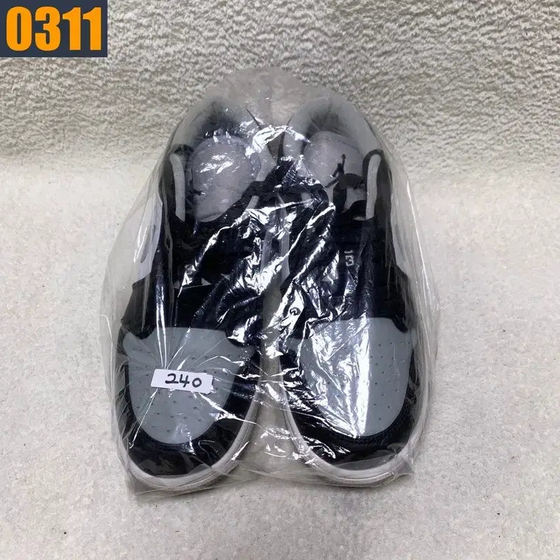 [BUNJANG] Nike Jordan 1 Low Light Smoke Grey Sneakers / [240] 나이키 조던1 로우 라이트 스모크 그레이 여성신발 스니커즈
