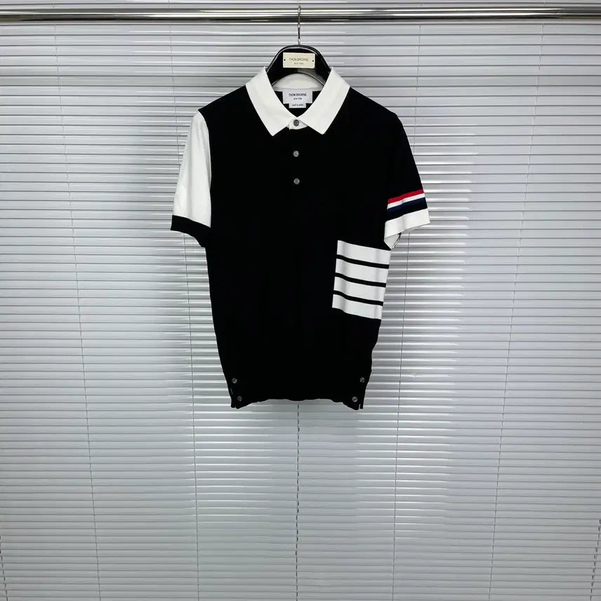 [SOLD OUT] 톰브라운 반팔티셔츠 니트 검흰 올 남녀사이즈 여름 반팔