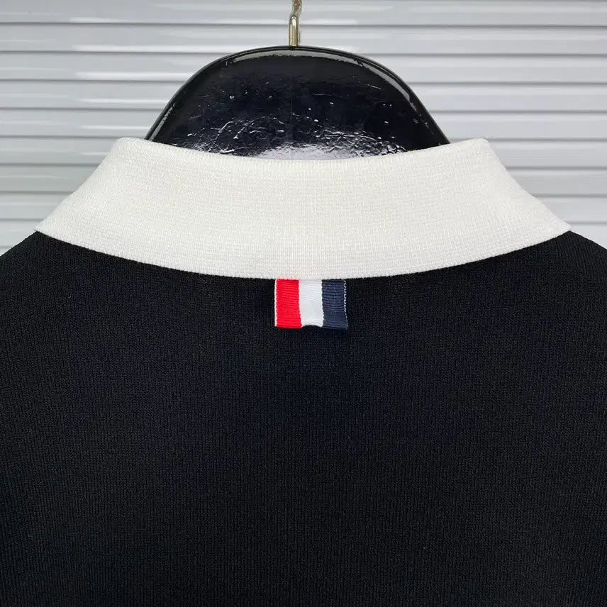 [SOLD OUT] 톰브라운 반팔티셔츠 니트 검흰 올 남녀사이즈 여름 반팔