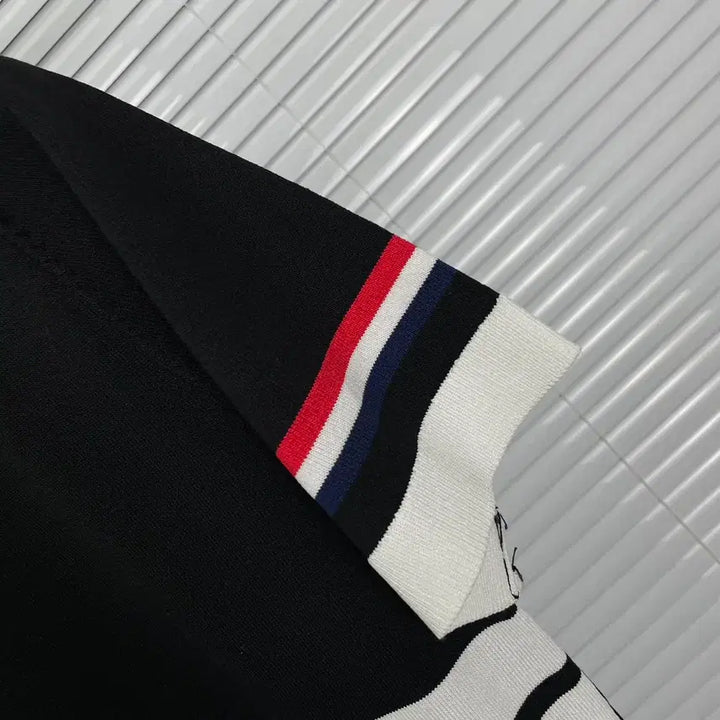 [SOLD OUT] 톰브라운 반팔티셔츠 니트 검흰 올 남녀사이즈 여름 반팔