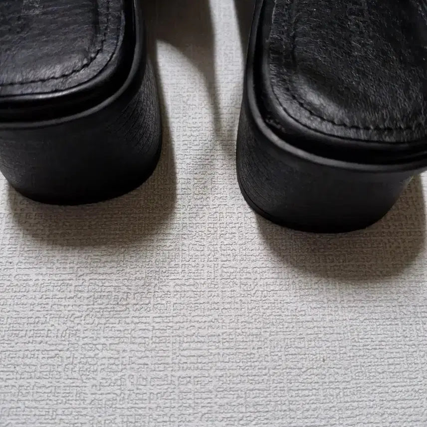 [BUNJANG] Karl Lagerfeld Paris Sandals Black / 240.칼라거펠드 파리 Karl Lagerfeld  샌들  블랙
