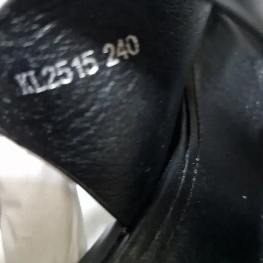 [BUNJANG] Karl Lagerfeld Paris Sandals Black / 240.칼라거펠드 파리 Karl Lagerfeld  샌들  블랙
