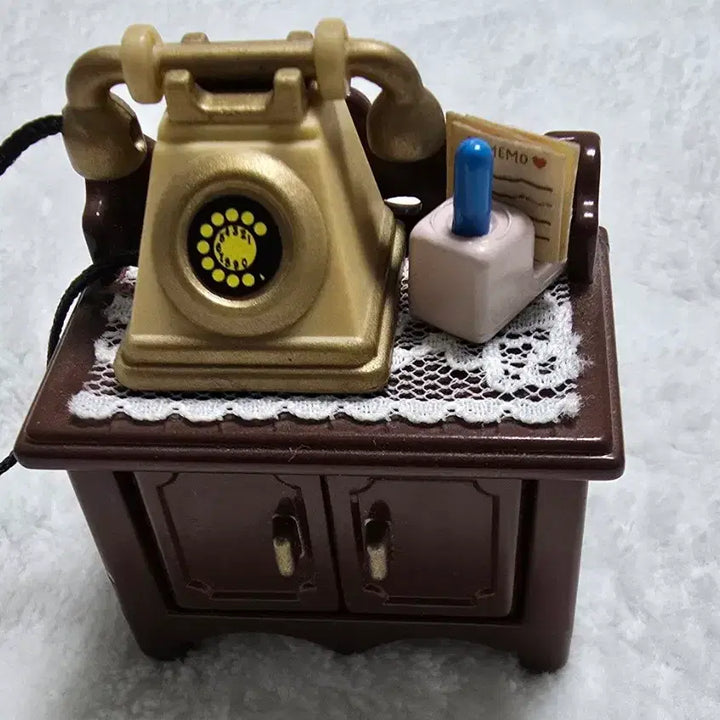 [BUNJANG] Sylvanian Families Old Sofa, TV, Telephone / 실바니안 올드 쇼파 ,티비,전화기